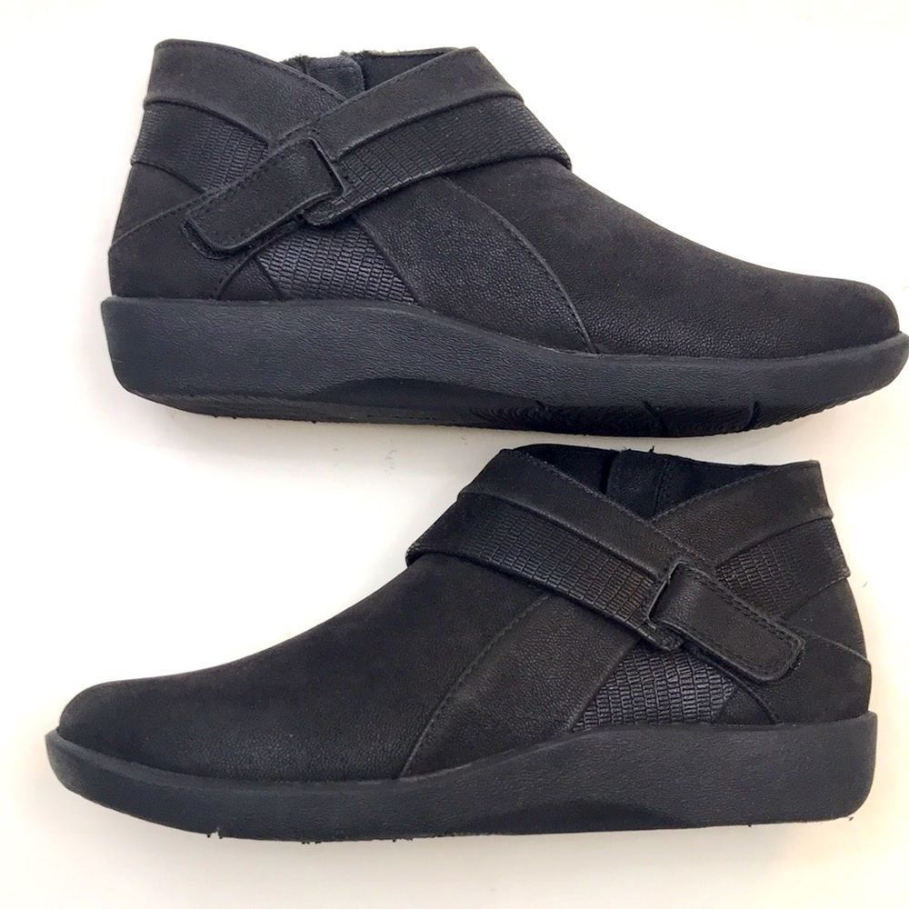 Clarks Cloudsteppers, black booties, size 6.5, EUC